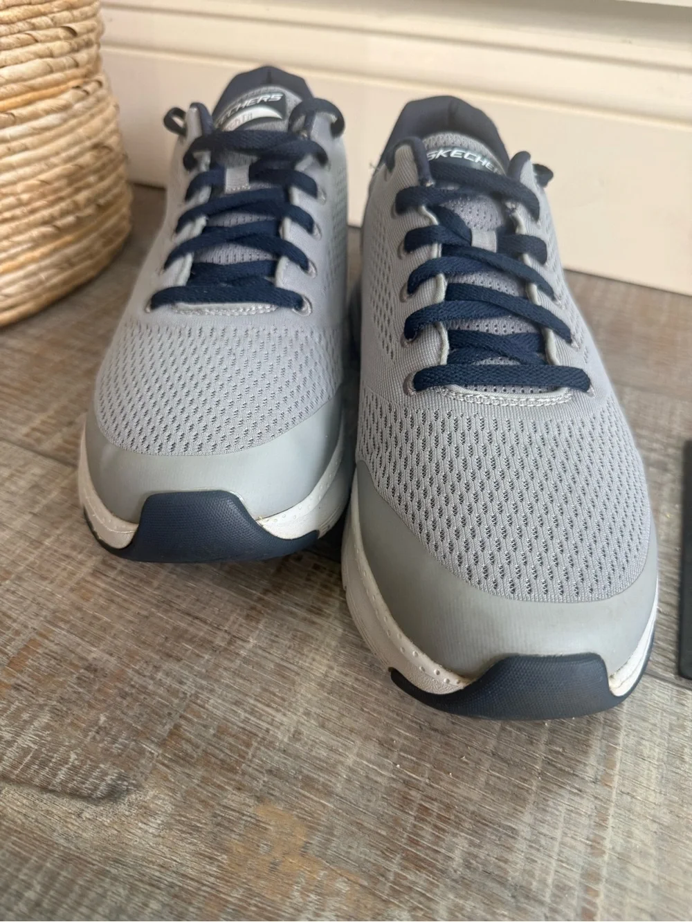 Skechers Arch Fit sneakers sz10